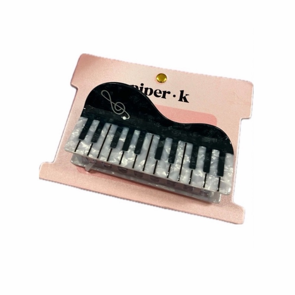 NWT ⚜️🎹⚜️ Piper K Charming Piano hair claw clip
